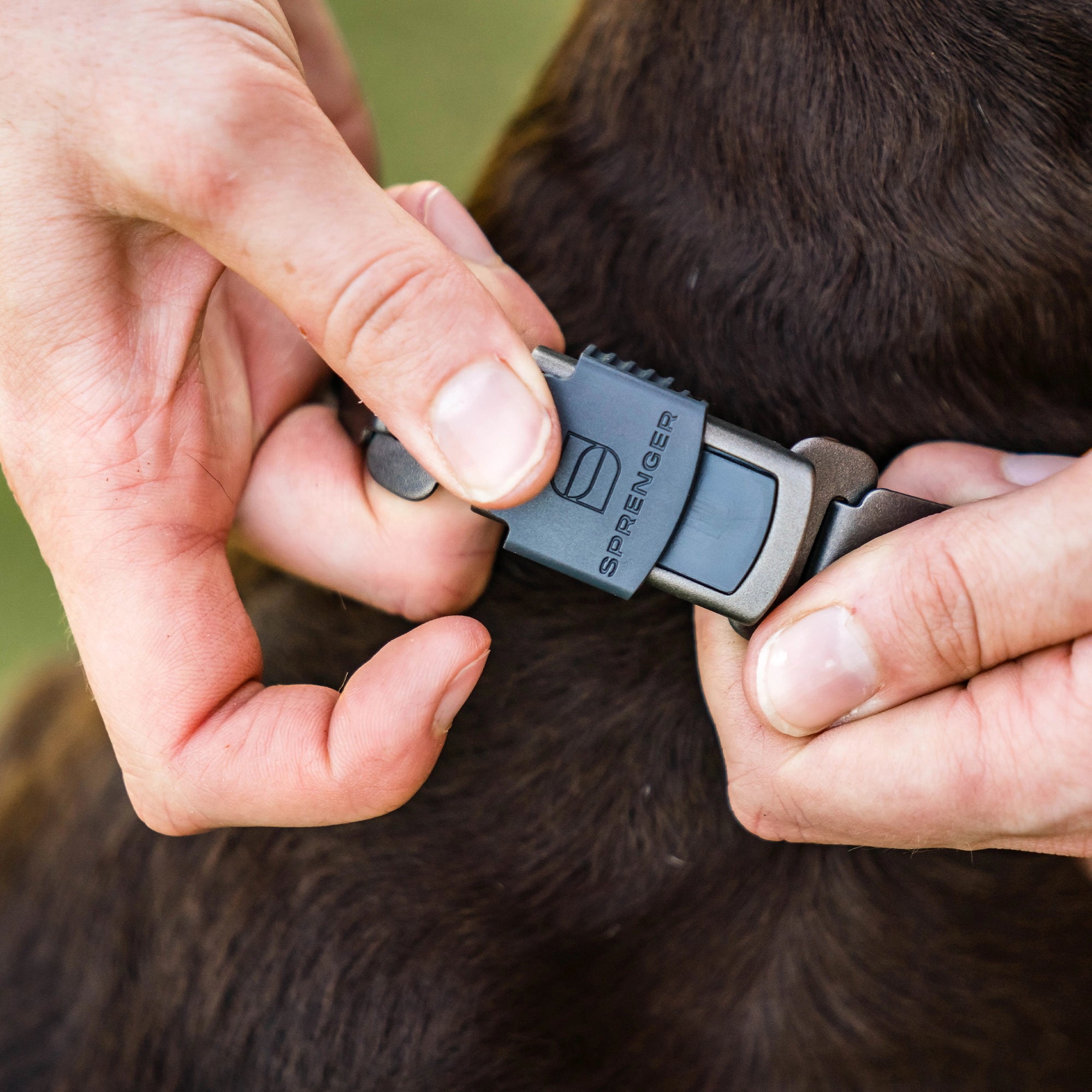 NeckTech Fun con catena passante e ClicLock - Acciaio inox nero opaco